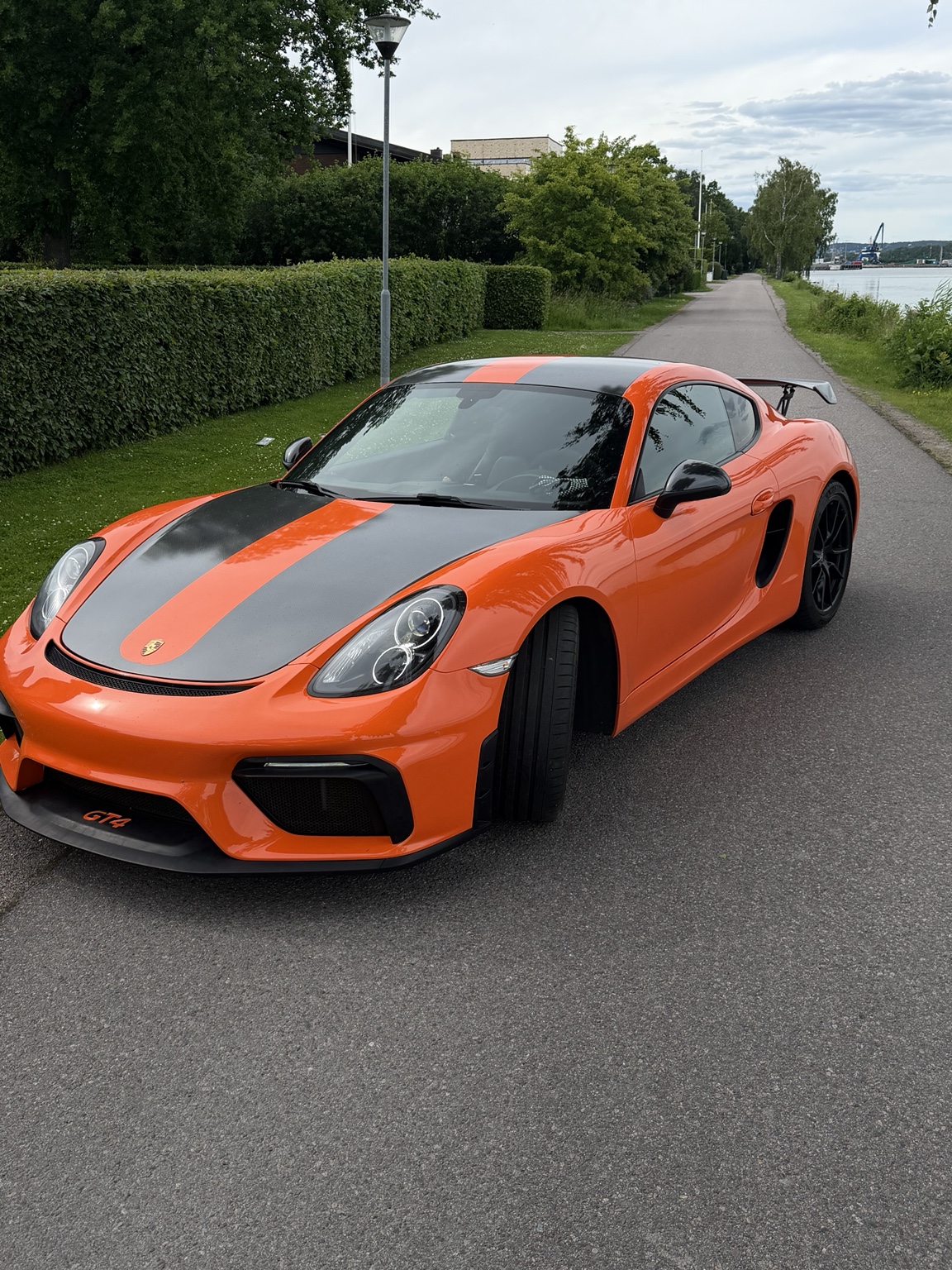 Orange Porsche GT4